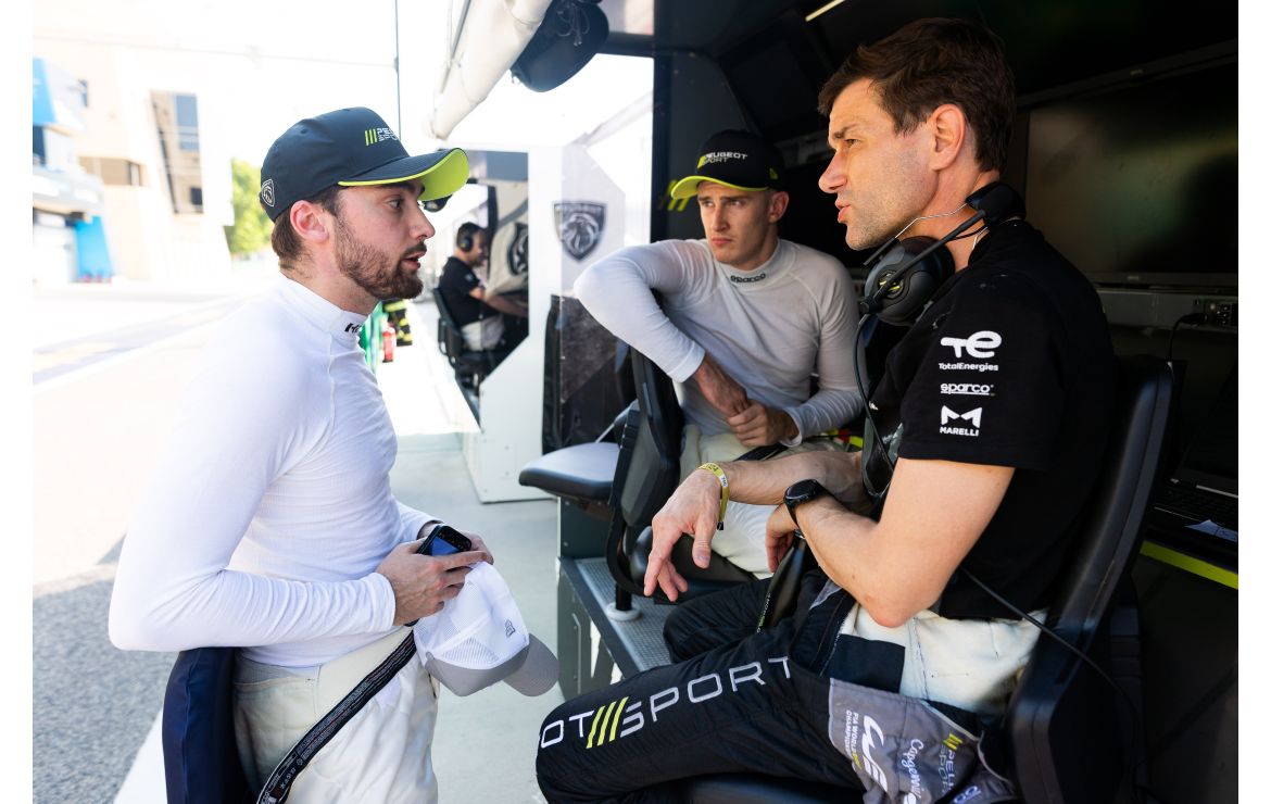 Rookie Test, Bahrain: Théo Pourchaire and Clément Novalak at the Wheel of the PEUGEOT 9X8